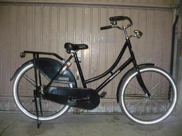 Mooie meisjesfiets 26 inch omafiets beschikbaar voor biedingen