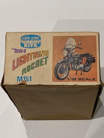 BSA motorfiets modelbouw doos beschikbaar voor biedingen