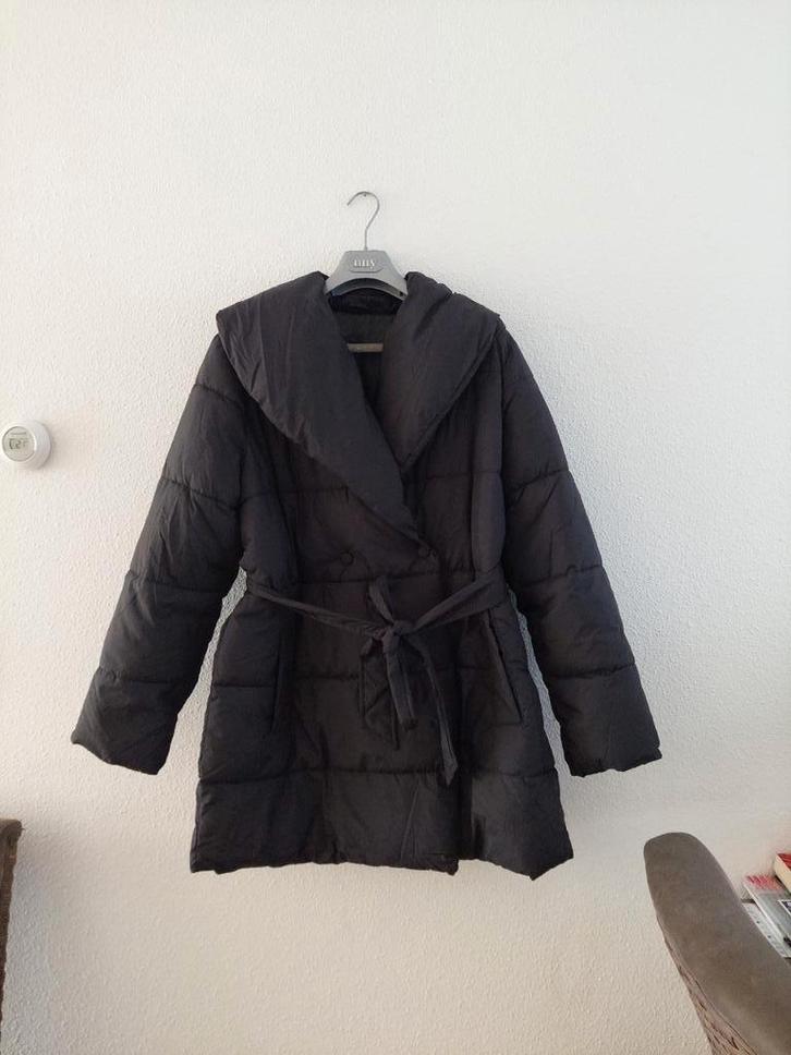 Winterjas lengte 94cm Esmara 46 zwart gewatteerd 2xGedragen., Kleding | Dames, Jassen | Winter, Zo goed als nieuw, Maat 46/48 (XL) of groter