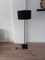 Zwarte vloerlamp / staande lamp, Huis en Inrichting, Lampen | Vloerlampen, Ophalen, Zo goed als nieuw