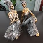 2 beelden set zittende vrouwen 26 cm hoog, Antiek en Kunst, Ophalen of Verzenden