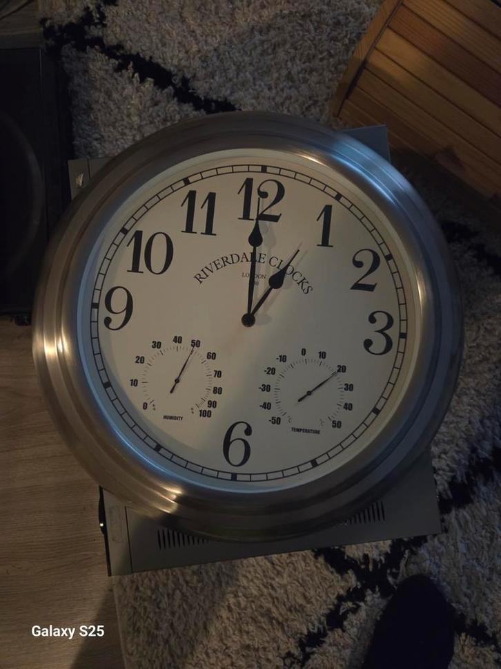 Riverdale Wandklok, Huis en Inrichting, Woonaccessoires | Klokken, Zo goed als nieuw, Wandklok, Analoog, Ophalen of Verzenden