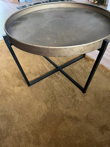 Tafeltje 73 cm doorsnede en 53 cm hoog