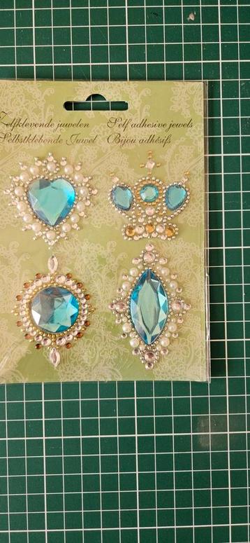 embellishments  beschikbaar voor biedingen