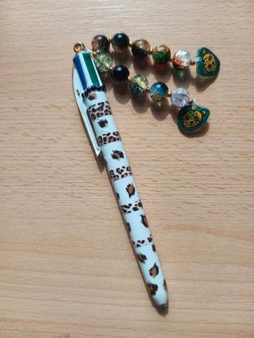 Luipaard Pen met Kralen beschikbaar voor biedingen