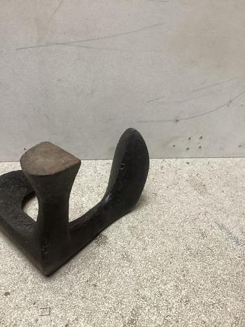 Antieke Schoenmakersleest beschikbaar voor biedingen