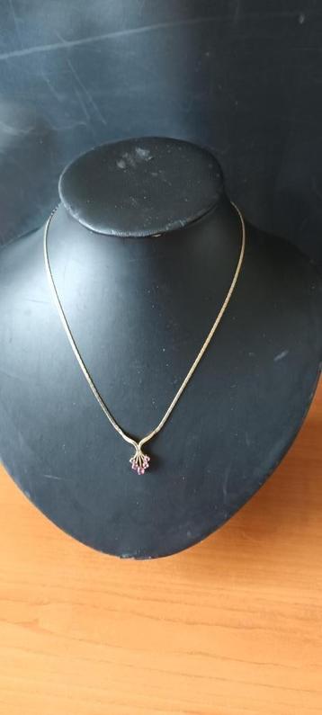 Zilveren ketting met goud en granaten beschikbaar voor biedingen