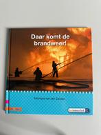 Daar komt de brandweer! - Kinderboek, Ophalen of Verzenden, Zo goed als nieuw, Non-fictie