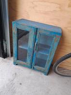 Vintage blauw kastje met glazen deuren, Huis en Inrichting, Kasten | Vitrinekasten, Ophalen, Glas, Vintage, 50 tot 100 cm