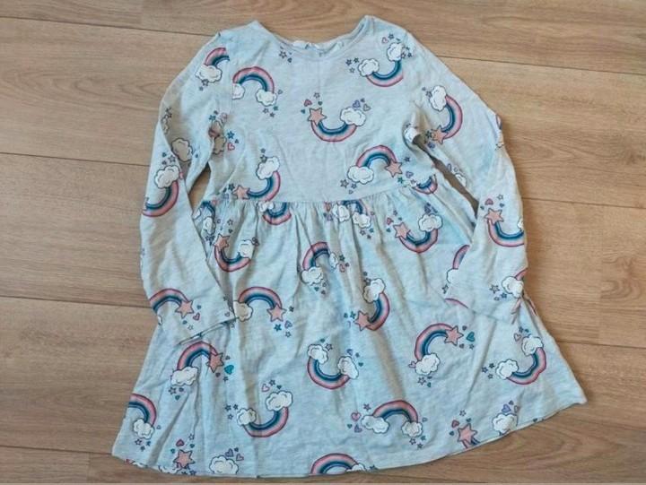 Zgan! Lief grijs jurkje met regenboog van H&M. Mt 122/128, Kinderen en Baby's, Kinderkleding | Maat 122, Zo goed als nieuw, Meisje