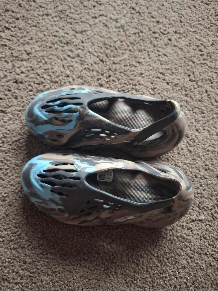 Yeezy Foam Runner MX Cinder, Kleding | Heren, Schoenen, Nieuw, Slippers, Overige kleuren, Ophalen