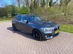 BMW 1-Serie 118i 136pk Aut 2017 Grijs, Auto's, 65 €/maand, 4 cilinders, Alcantara, Origineel Nederlands