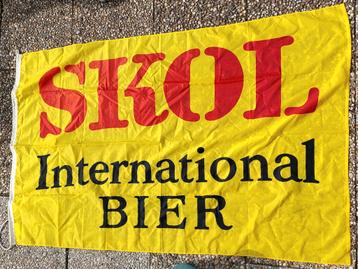 Oude Skol International Bier Reclame Vlag Bierreclame beschikbaar voor biedingen