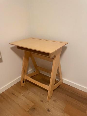 Jaswig Nomad Bureau beschikbaar voor biedingen