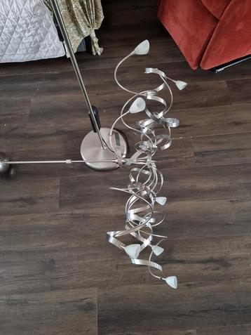 Plafondlamp en staande lamp beschikbaar voor biedingen