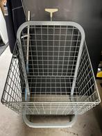 Draadmand op wielen. Ideaal voor bv winkel of rommelmarkt, Ophalen