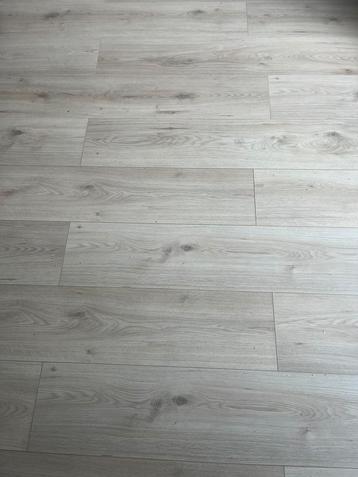 Laminaat 70m2 beschikbaar voor biedingen