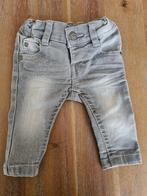 Nieuw grijs spijkerbroekje maat 56, Kinderen en Baby's, Babykleding | Maat 56, Ophalen of Verzenden, Nieuw, Jongetje, Broekje