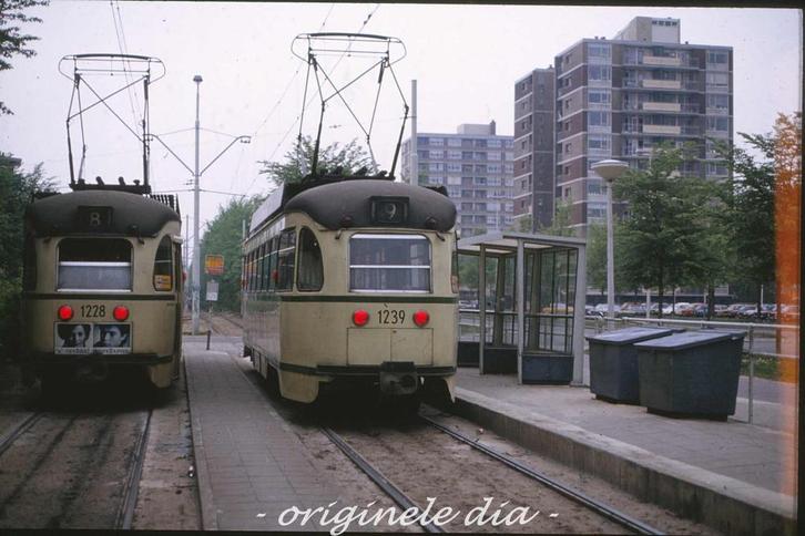 h1066: dia van HTM PCC's 1228 en 1239, Den Haag, '80s, Verzamelen, Spoorwegen en Tramwegen, Gebruikt, Tram, Overige typen, Ophalen of Verzenden