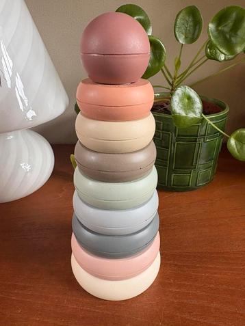 Mushie stapeltoren made in Denmark / Deens design beschikbaar voor biedingen