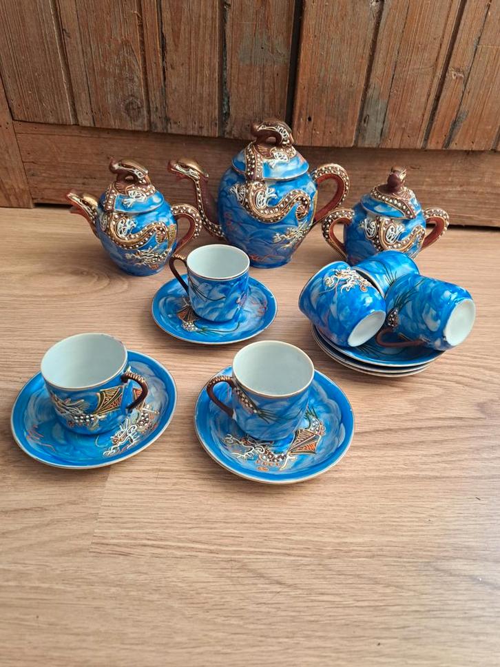 Satsuma Servies met Draken en Gouden Accenten, Antiek en Kunst, Antiek | Servies compleet, Ophalen of Verzenden