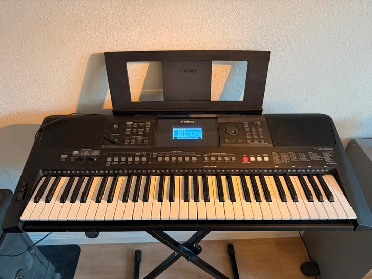 Yamaha PSR-E463 in zeer goede staat incl keyboard standaard, Muziek en Instrumenten, Keyboards, Zo goed als nieuw, 61 toetsen