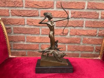 THE LAST ARROW, brons en marmer beschikbaar voor biedingen