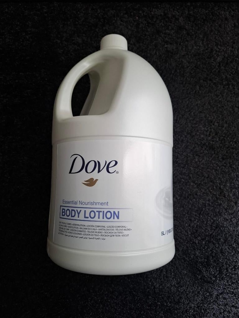 5 liter ! Dove Essential Nourishment Body Lotion (advr 381), Ophalen of Verzenden, Nieuw, Bodylotion, Crème of Olie