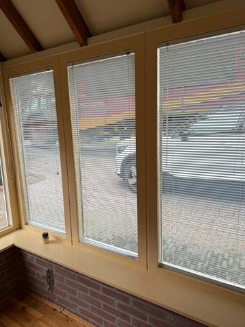 Rolgordijnen en lamellen beschikbaar voor biedingen