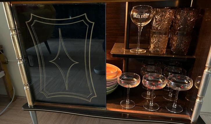 Drank whiskey kar kastje vintage meubel met wielen en lampje, Huis en Inrichting, Kasten | Dressoirs, Zo goed als nieuw, 50 tot 100 cm