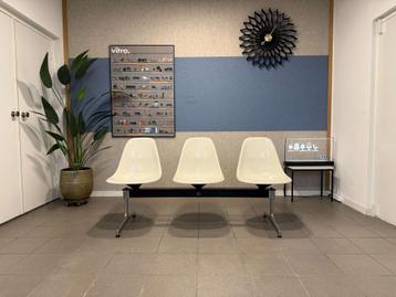 Vitra | Eames | Tandem Seating 3-zits | Wit Fiberglass | 1x beschikbaar voor biedingen