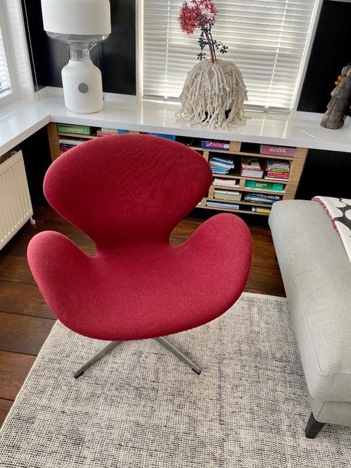 Swan Chair Fritz Hansen Arne Jacobsen. Design klassieker, Huis en Inrichting, Fauteuils, Zo goed als nieuw, Metaal, Stof, 50 tot 75 cm