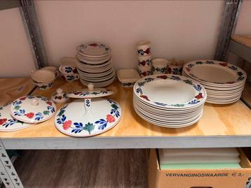 Boerenbont servies beschikbaar voor biedingen