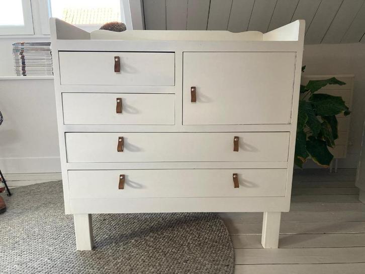 Commode Vintage met leren greepjes, Kinderen en Baby's, Kinderkamer | Commodes en Kasten, Gebruikt, Commode, 90 tot 105 cm, 75 tot 100 cm