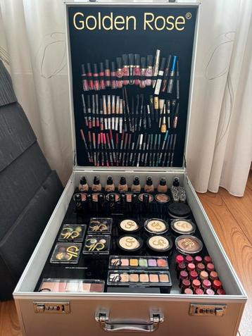 Visagie koffer Golden Rose van Derma Codes - 136 delig beschikbaar voor biedingen