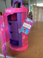 Barbie accessoires draagbare kofferkast met handvat, Kinderen en Baby's, Speelgoed | Poppenhuizen, Ophalen of Verzenden, Zo goed als nieuw