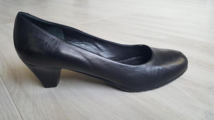 Zwarte lederen pump (maat 39,5), Kleding | Dames, Schoenen, Zo goed als nieuw, Pumps, Zwart, Ophalen of Verzenden
