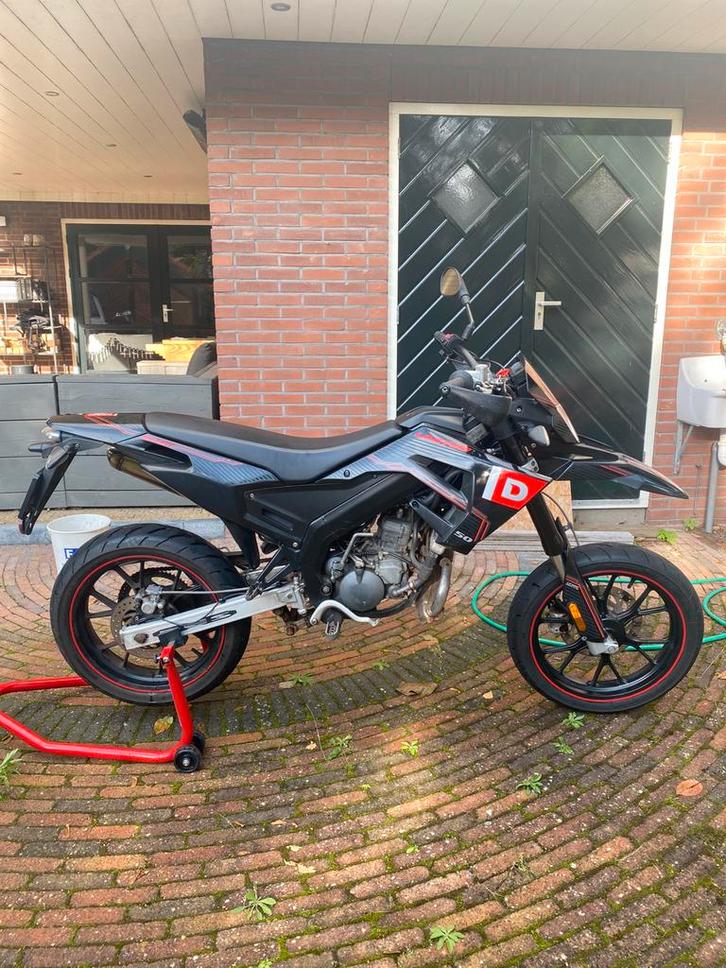 Derbi Senda sm DRD X-treme 50 limited edition | 2018, Fietsen en Brommers, Brommers | Derbi, Zo goed als nieuw, Ophalen