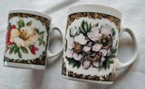 Jarolina Poland vintage bekers mokken roze kerstroos bloemen, Huis en Inrichting, Keuken | Servies, Zo goed als nieuw, Kop(pen) en/of Schotel(s)