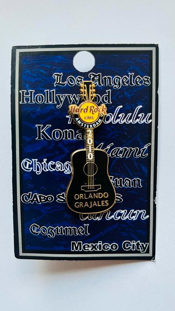 Hard Rock Cafe Amsterdam 2010 Gitaar Pin : Orlando Grajales, Verzamelen, Speldjes, Pins en Buttons, Zo goed als nieuw, Speldje of Pin