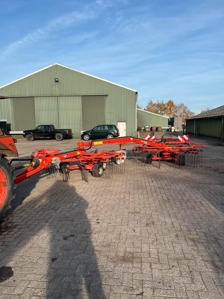 Dubbele hark zijafleg kuhn 2009 nette goede machine!, Zakelijke goederen, Agrarisch | Werktuigen, Weidebouw, Ophalen of Verzenden