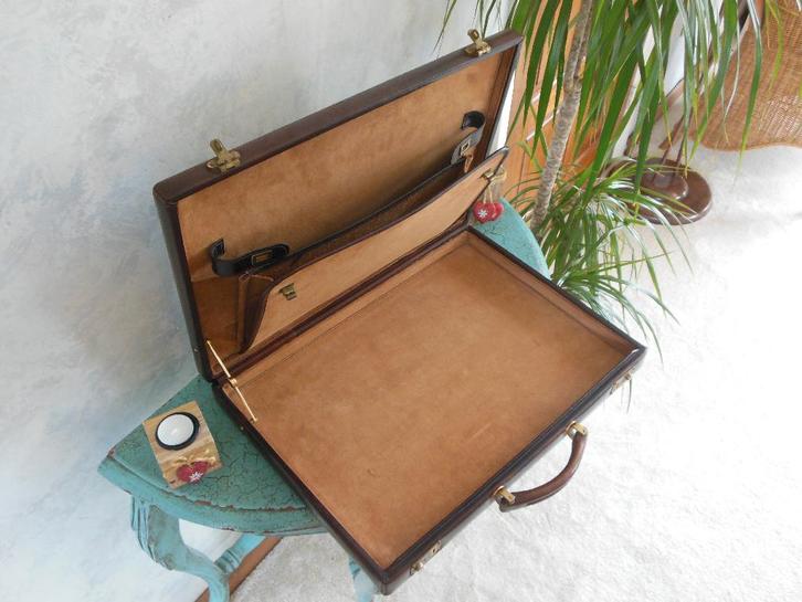 Leren attache koffer, Sieraden, Tassen en Uiterlijk, Koffers, Gebruikt, Leer, Minder dan 50 cm, Minder dan 35 cm, Slot, Ophalen of Verzenden