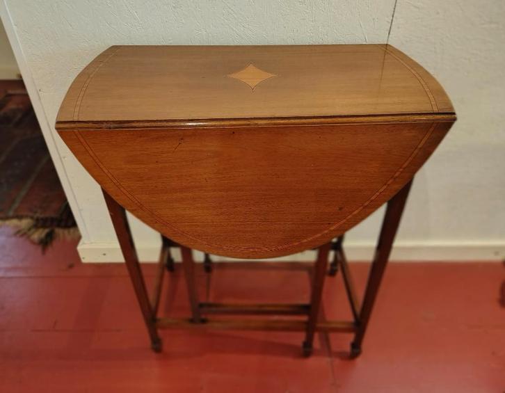 Hangoor tafeltje met laadje., Antiek en Kunst, Antiek | Meubels | Tafels, Ophalen of Verzenden