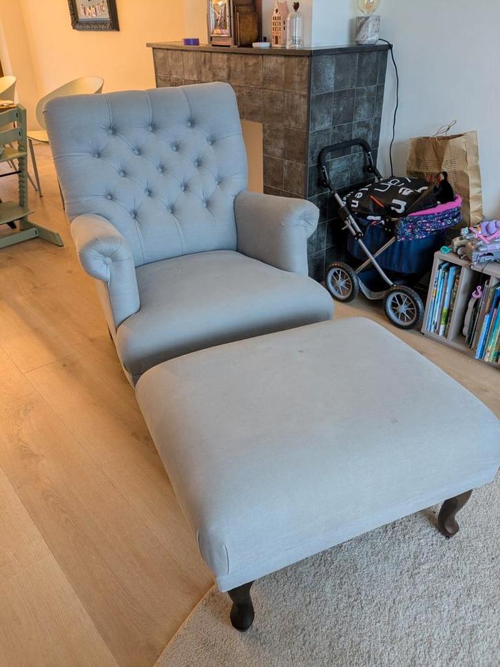 Comfortabele fauteuil met voetenbank, Huis en Inrichting, Fauteuils, Gebruikt, Hout, Stof, 75 tot 100 cm, 75 tot 100 cm, Ophalen