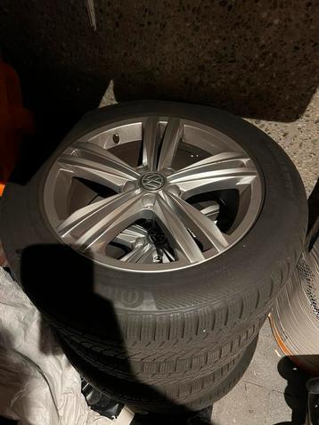 Vw tiguan velgen orgineel met winterbanden nieuwstaat beschikbaar voor biedingen
