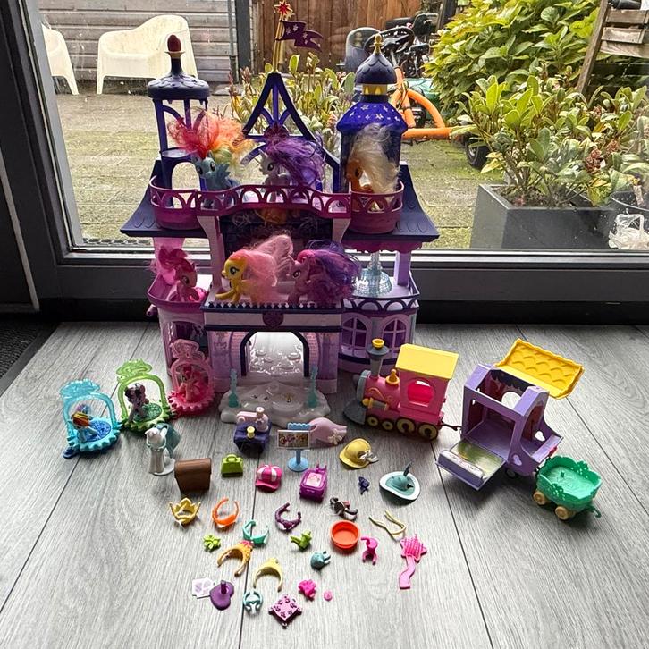 My Little Pony Magische School + Trein + Accessoires, Kinderen en Baby's, Speelgoed | Overig, Gebruikt, Meisje, Ophalen of Verzenden
