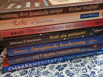 7 boeken over reiki, chakras en kosmische energie beschikbaar voor biedingen