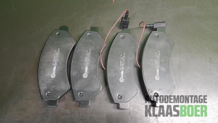 Remblok voor van een Fiat Ducato, Gebruikt, -, -, Ophalen of Verzenden