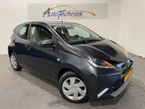 Toyota Aygo 1.0 VVT-i X-play *Camera*CARPLAY*NL-Auto.*, Auto's, Toyota, Bedrijf, Te koop, Aygo, ABS, Achteruitrijcamera, Airbags