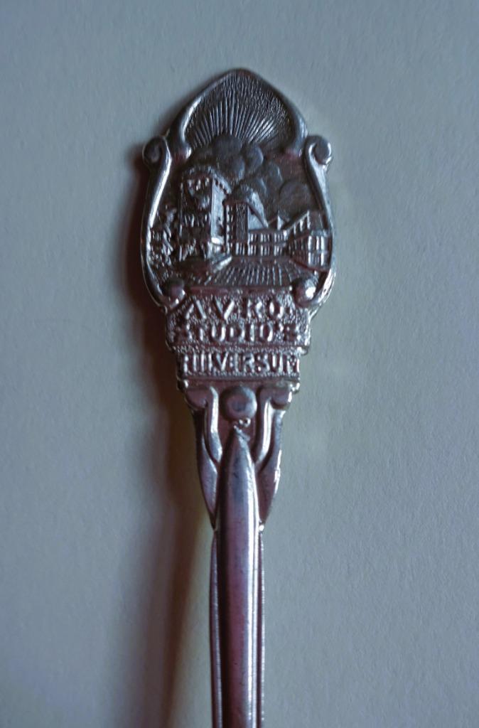 1 Verzilverd Thee Lepeltje AVRO studio Hilversum, Antiek en Kunst, Antiek | Bestek, Verzenden